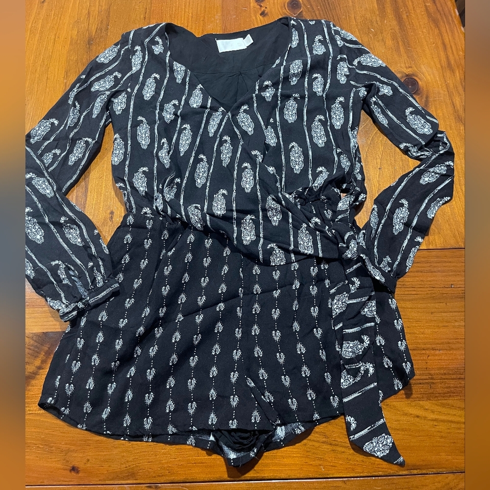 The Jetset Diaries TJD Black White Patterned Faux Wrap‎ Hayworth Printed Romper
